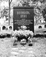 pomník: padlí vojáci ve druhé světové válce a oběti holocaustu