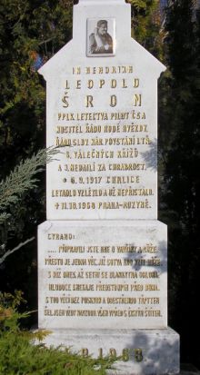 pomník: L. Šrom