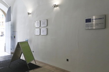 Instalace panelů z projektu Brno poetické - Ústřední knihovně <i class=