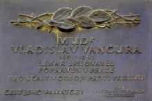 pamětní deska: V. Vančura