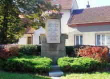 pomník: oběti 1. a 2. světové války a 3. odboje