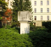 pomník: E. Baudyš