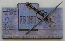 pamětní deska: H. W. Ernst