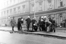 Propadnutí nástupního ostrůvku tramvaje