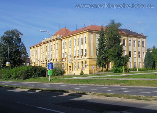 File:Brno-Zidenice - Zakladni skola Gajdosova.jpg - Wikimedia Commons