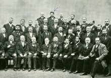 Anton Zoebel (na fotografii označen šipkou) při oslavách k 50. výročí založení C. k. německé vysoké školy technické v Brně, které proběhly ve dnech 14.10.-17.10.1899. Foto in: Alois Naske, Bericht über die aus Anlass des...