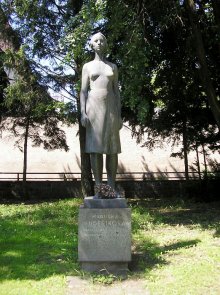 pomník: M. Kudeříková