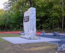 pomník: Farinova zatáčka - památný úsek Masarykova okruhu