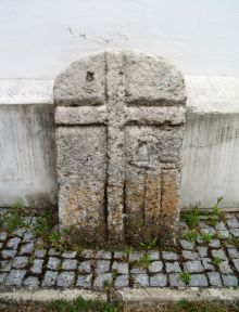 kříž: pamětní kámen