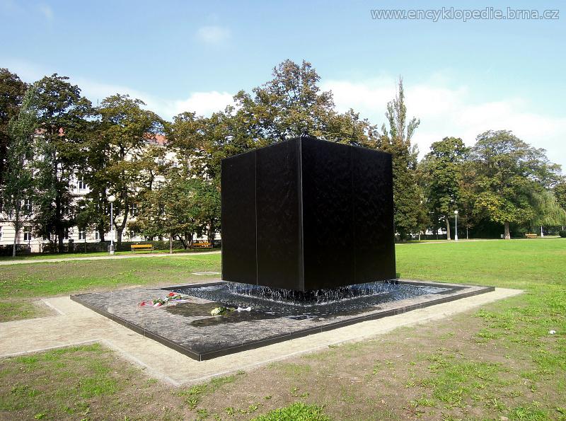 Památník na náměstí 28. října