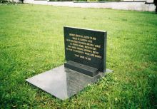 pamětní deska: obnovení hřbitova v Brně-Komíně