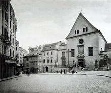 Kapucínské náměstí, Kostel Nalezení svatého Kříže a klášter kapucínů