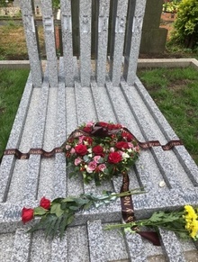 Odhalení nového náhrobku rodiny Neumark na Ústředním hřbitově  v Brně