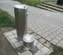 Instalace nerezového pítka na ulici Volejníkova