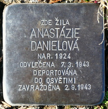 Stolperstein: uctětní památky oběti romského holocaustu - A. Danielová