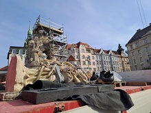 Uložení časové schránky pod sochu Evropy na kašně Parnas 