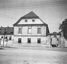 Chrlické náměstí 2/2, Zámek Chrlice