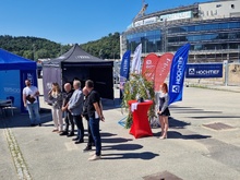 Vztyčení glajchy na střeše haly ARENA BRNO
