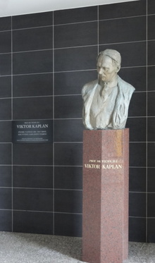 pomník: V. Kaplan