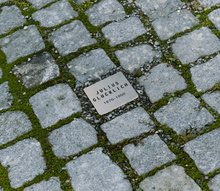 plaketa: J. Glücklich